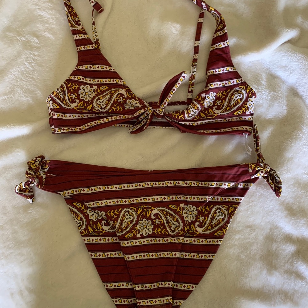 Super cute patterned bikini set